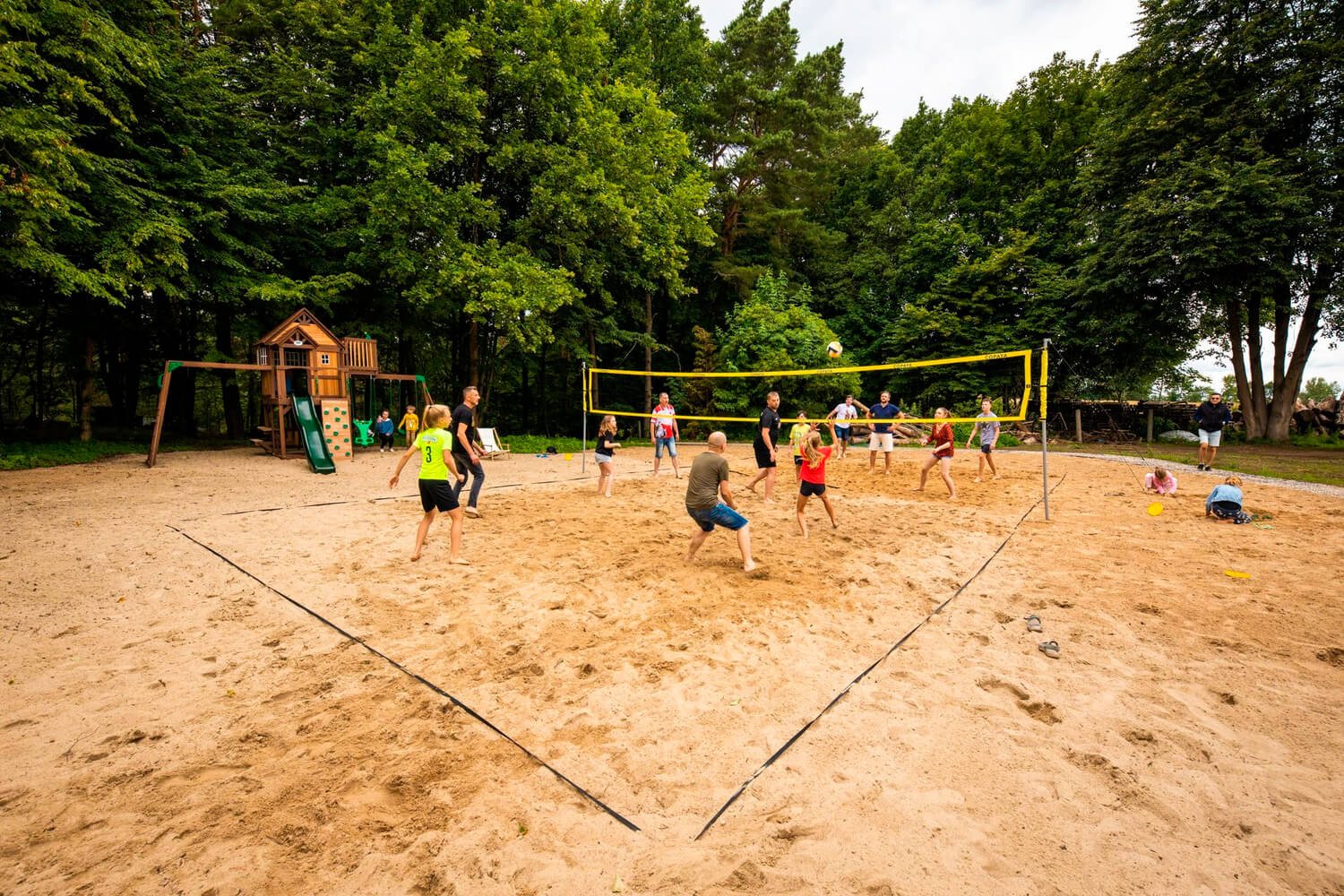 Boiska do gry w siatkówkę plażową, piłkę nożną, boule