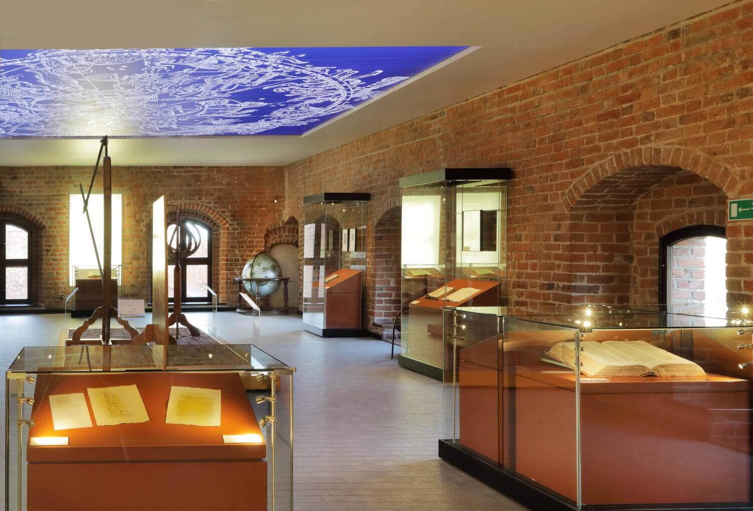 Muzeum Mikołaja Kopernika z Wieżą Kopernika, Muzeum Historii Medycyny, Parkiem Astronomicznym i Planetarium (seanse dla dzieci i dorosłych)